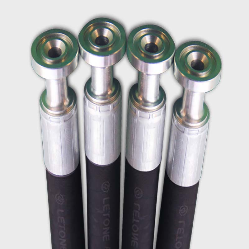 Comparison of Steel Wire Braiding and Composite Fiber in High Pressure Sandblasting Rubber Hose