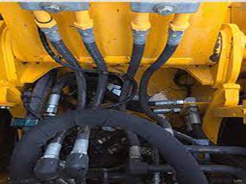 High pressure wear-resistant hydraulic hose assembly flange connection