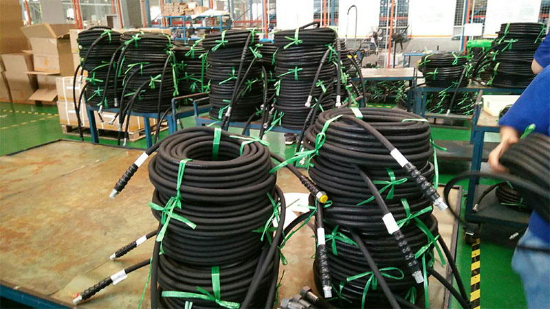  High Pressure SAE Hydraulic Hose EPDM Oil Resistant Rubber Hose